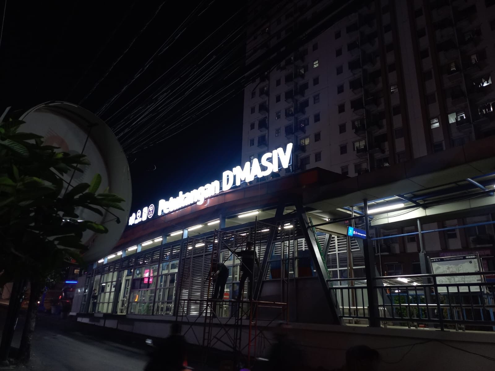 Halte Transjakarta Petukangan Utara Kini Jadi Petukangan d’Masiv